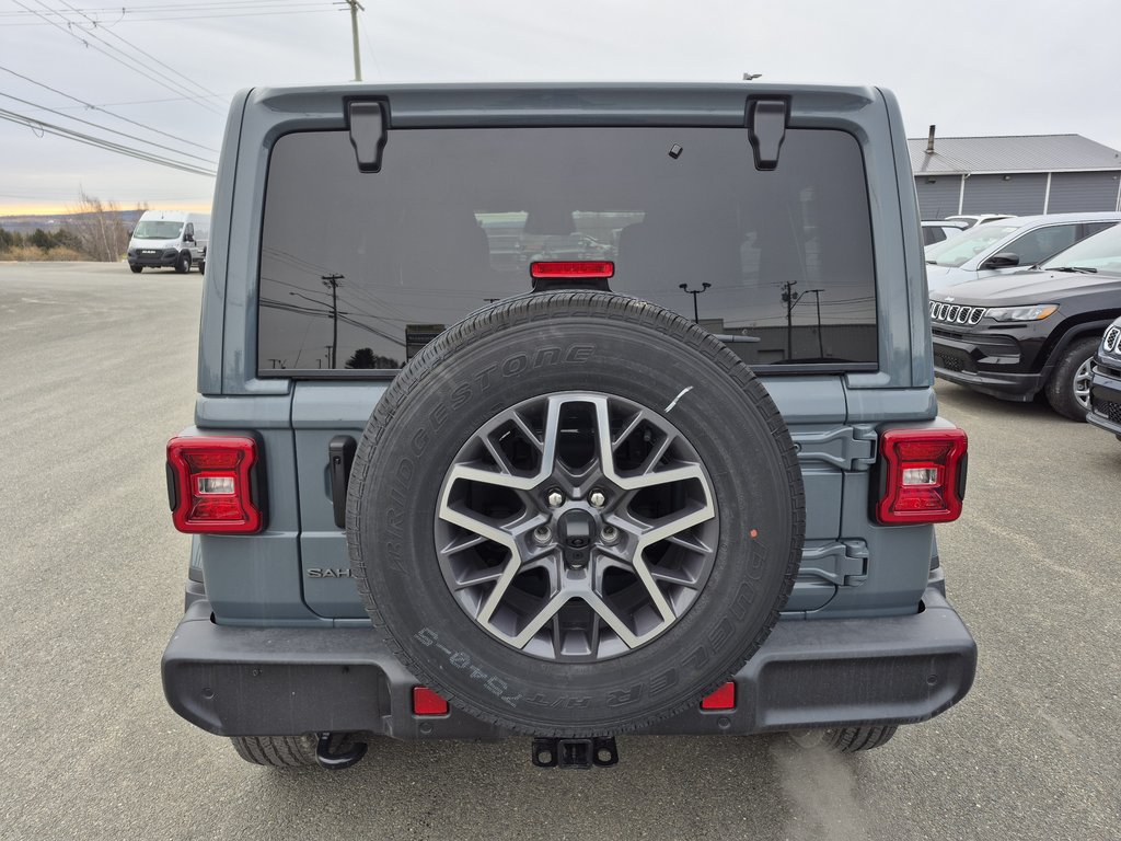 Jeep Wrangler 4-Door SAHARA 2026 à Woodstock, Nouveau-Brunswick - 6 - w1024h768px