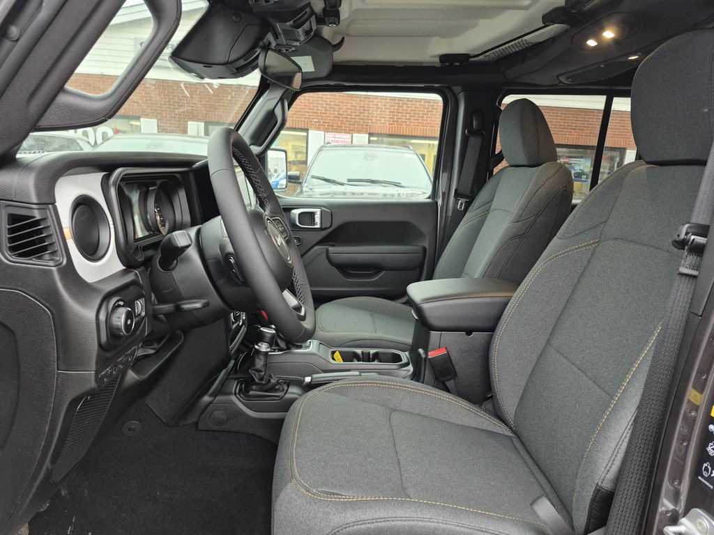 Jeep Wrangler 4-Door SPORT S 2026 à Woodstock, Nouveau-Brunswick - 9 - w1024h768px