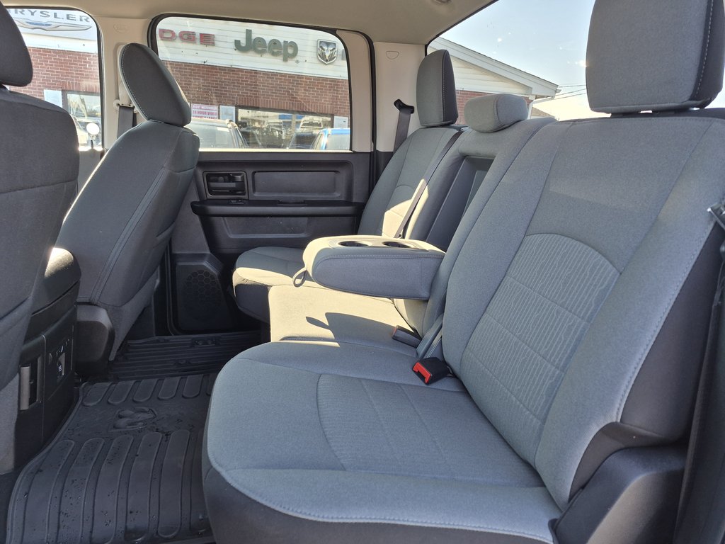 Ram 1500 Classic Express 2023 à Woodstock, Nouveau-Brunswick - 11 - w1024h768px