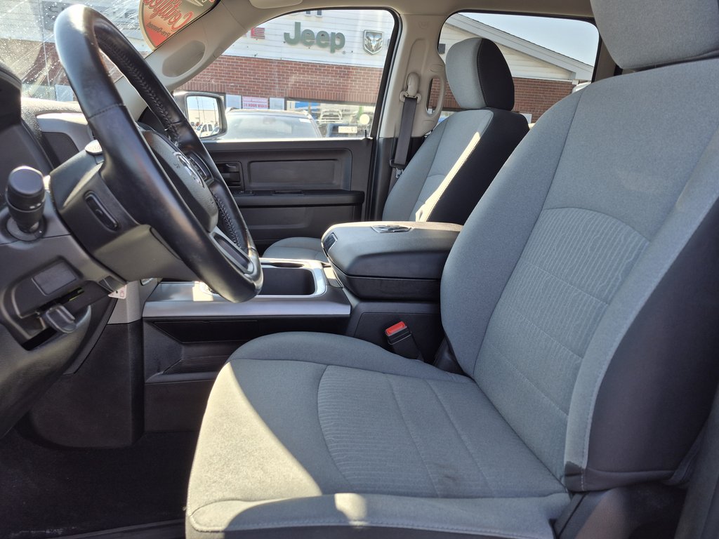 Ram 1500 Classic Express 2023 à Woodstock, Nouveau-Brunswick - 9 - w1024h768px