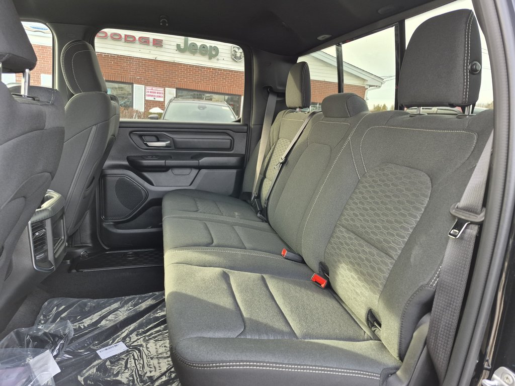 Ram 1500 EXPRESS 2026 à Woodstock, Nouveau-Brunswick - 11 - w1024h768px