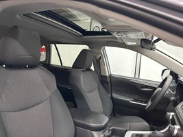 Toyota RAV4 XLE AWD 2024 à Cowansville, Québec - 7 - w1024h768px