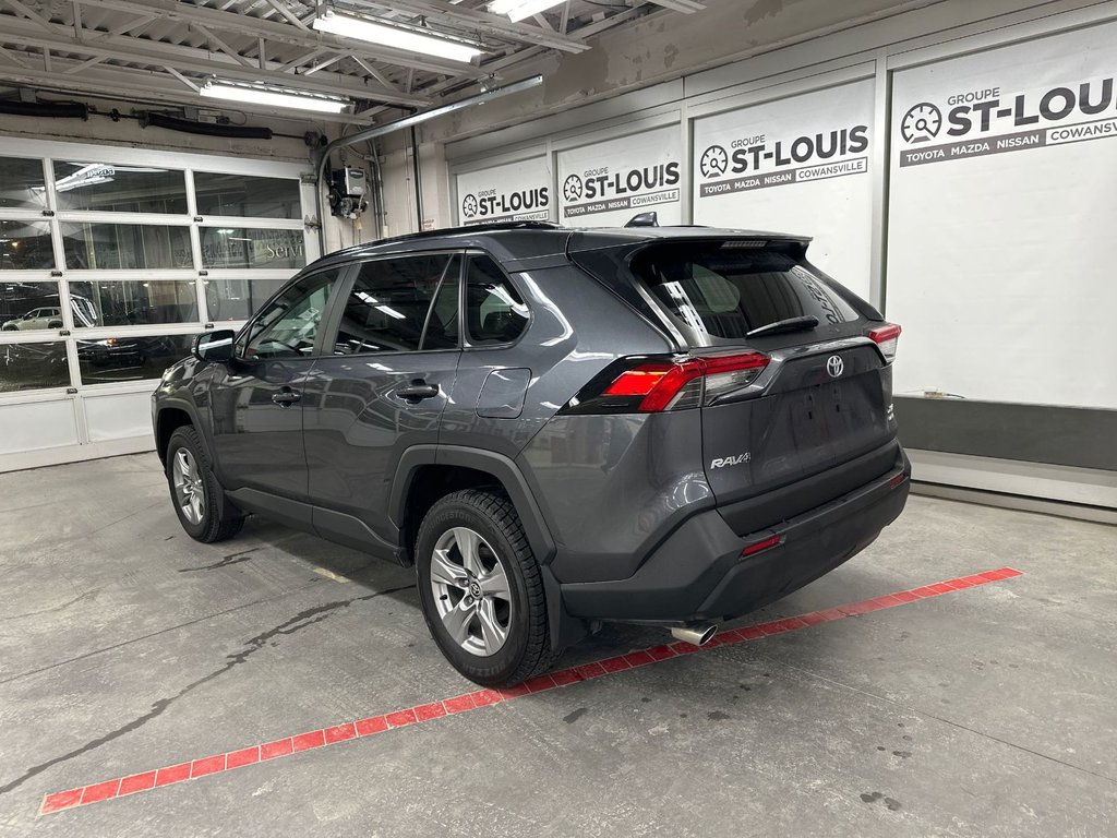 Toyota RAV4 XLE AWD 2024 à Cowansville, Québec - 2 - w1024h768px