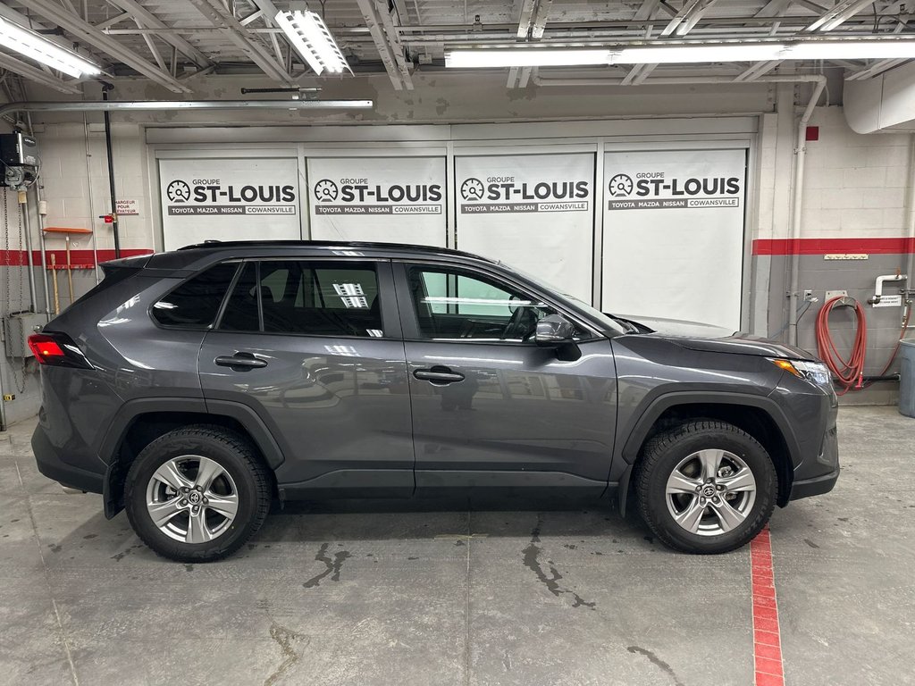 Toyota RAV4 XLE AWD 2024 à Cowansville, Québec - 5 - w1024h768px