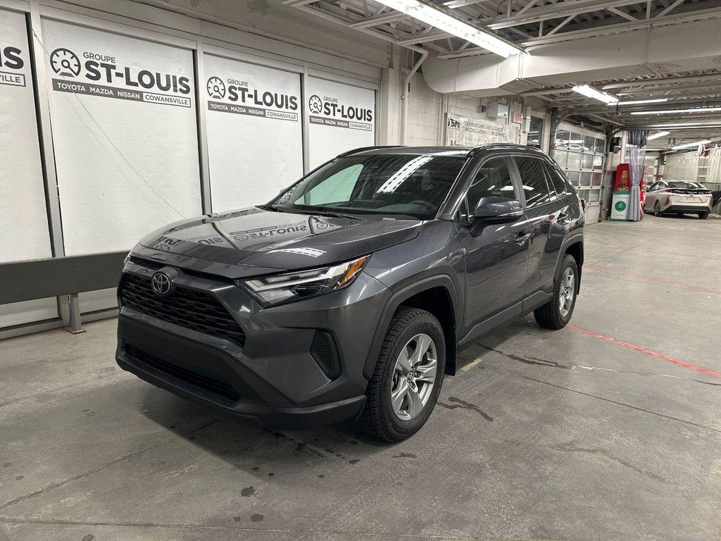 Toyota RAV4 XLE AWD 2024 à Cowansville, Québec - 1 - w1024h768px