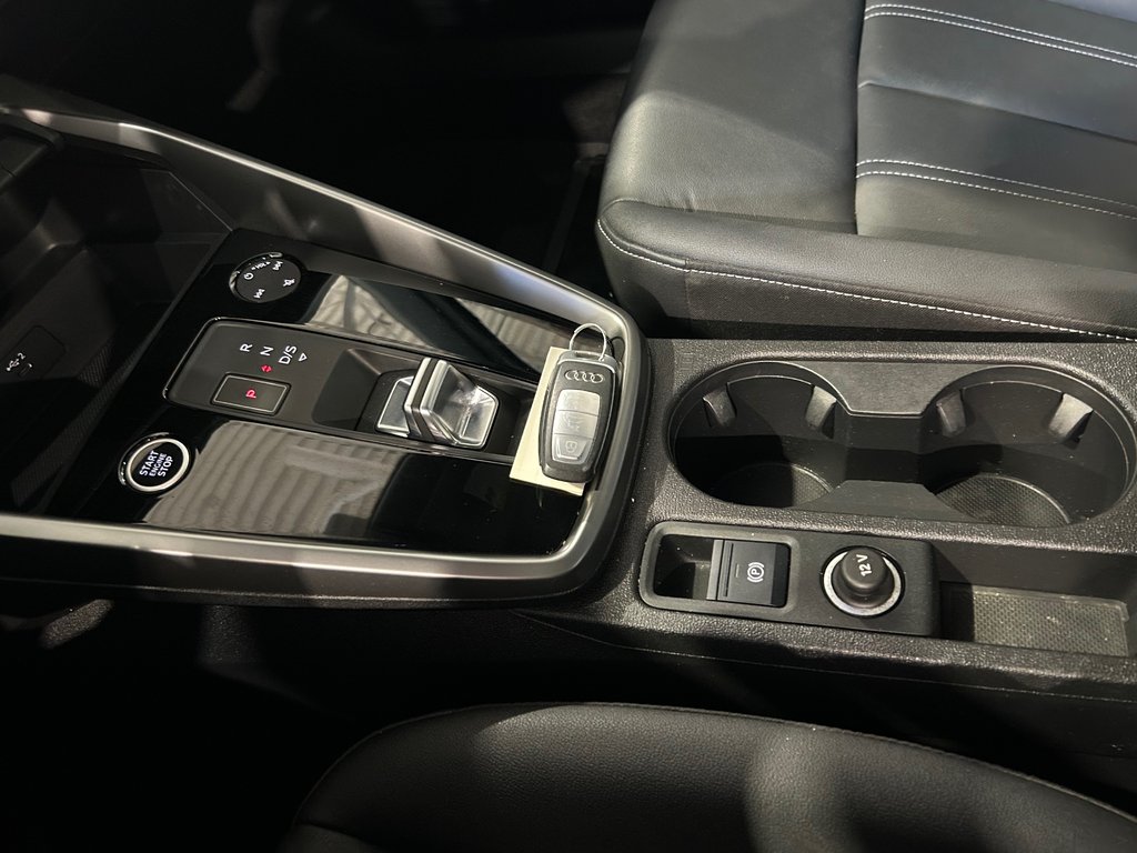 2022 Audi A3 SEDAN Komfort 40, 8 PNEUS, AUCUN ACCIDENT, TOIT, AWD in Mirabel, Quebec - 21 - w1024h768px