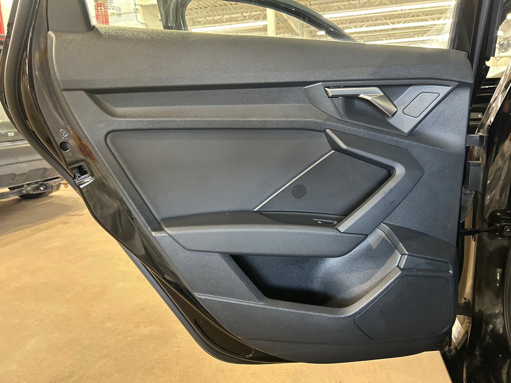 2022 Audi A3 SEDAN Komfort 40, 8 PNEUS, AUCUN ACCIDENT, TOIT, AWD in Mirabel, Quebec - 27 - w1024h768px