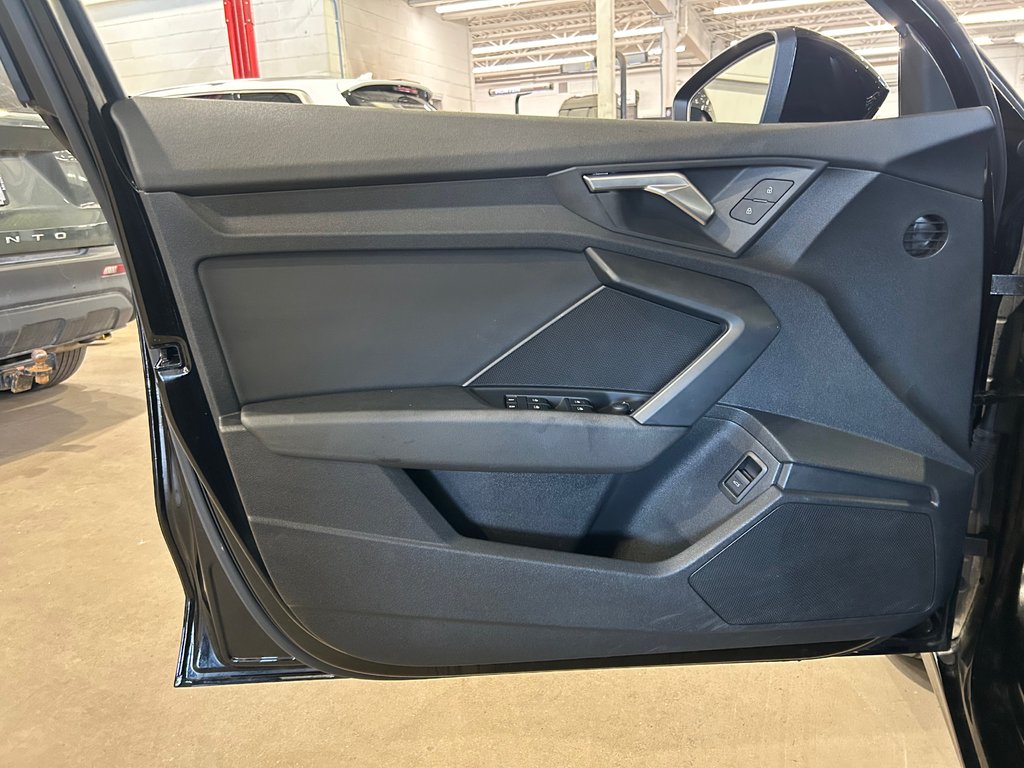 2022 Audi A3 SEDAN Komfort 40, 8 PNEUS, AUCUN ACCIDENT, TOIT, AWD in Mirabel, Quebec - 8 - w1024h768px