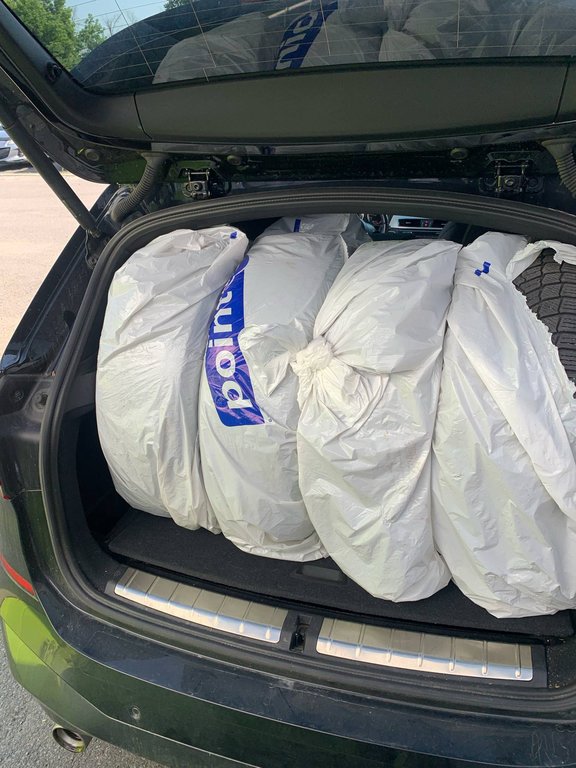 2020 BMW X1 XDrive28i, JAMAIS ACCIDENTÉ, 8 PNEUS ET 8 MAGS in Mirabel, Quebec - 18 - w1024h768px