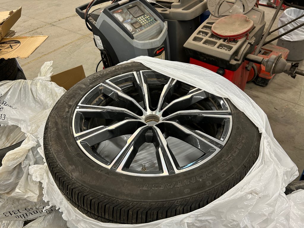 2020 BMW X5 xDrive40i, M Sport Package, 8 PNEUS ET 8 MAGS in Mirabel, Quebec - 5 - w1024h768px