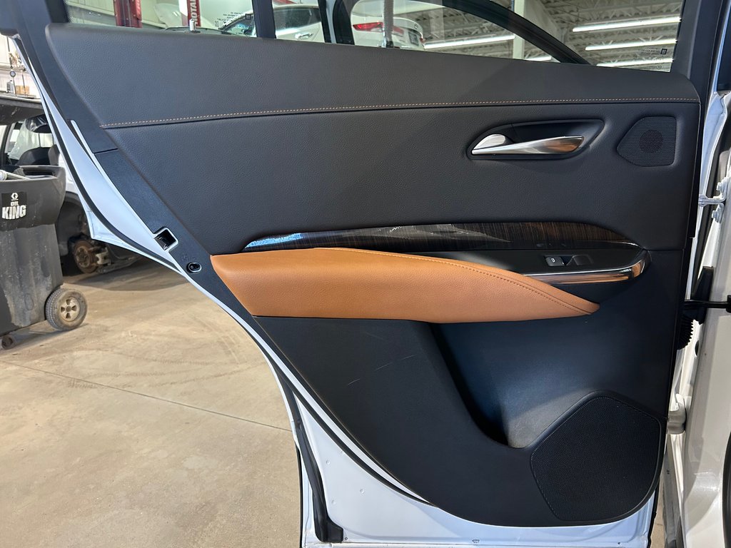 Cadillac XT4 AWD Sport, JAMAIS ACCIDENTÉ, CUIR, TOIT, AWD 2019 à Mirabel, Québec - 35 - w1024h768px