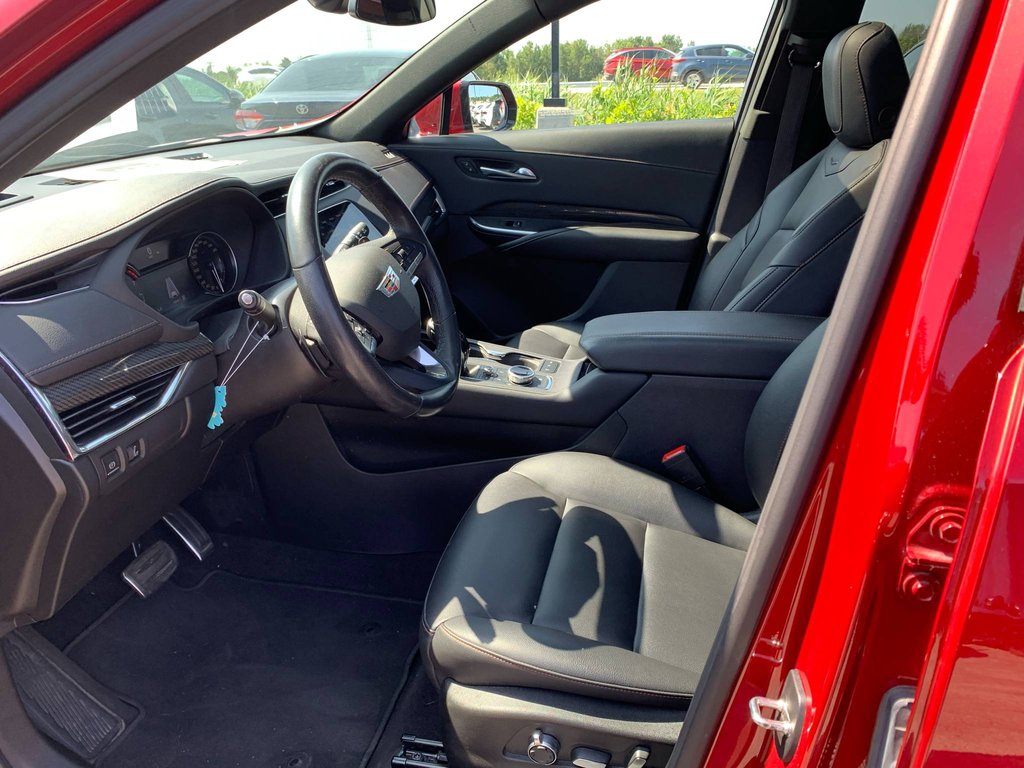 2023 Cadillac XT4 SPORT, AUCUN ACCIDENT, TOIT, MAGS, AWD in Mirabel, Quebec - 7 - w1024h768px