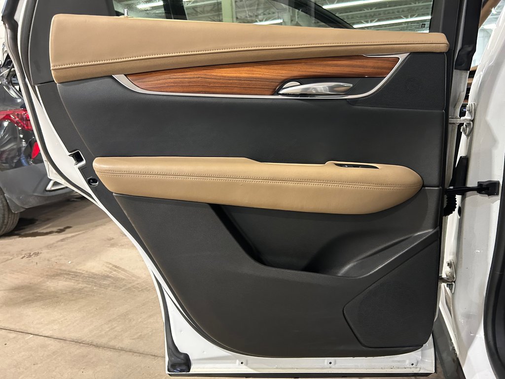 2017 Cadillac XT5 Platinum AWD, JAMAIS ACCIDENTÉ, GPS, CUIR, TOIT in Mirabel, Quebec - 33 - w1024h768px