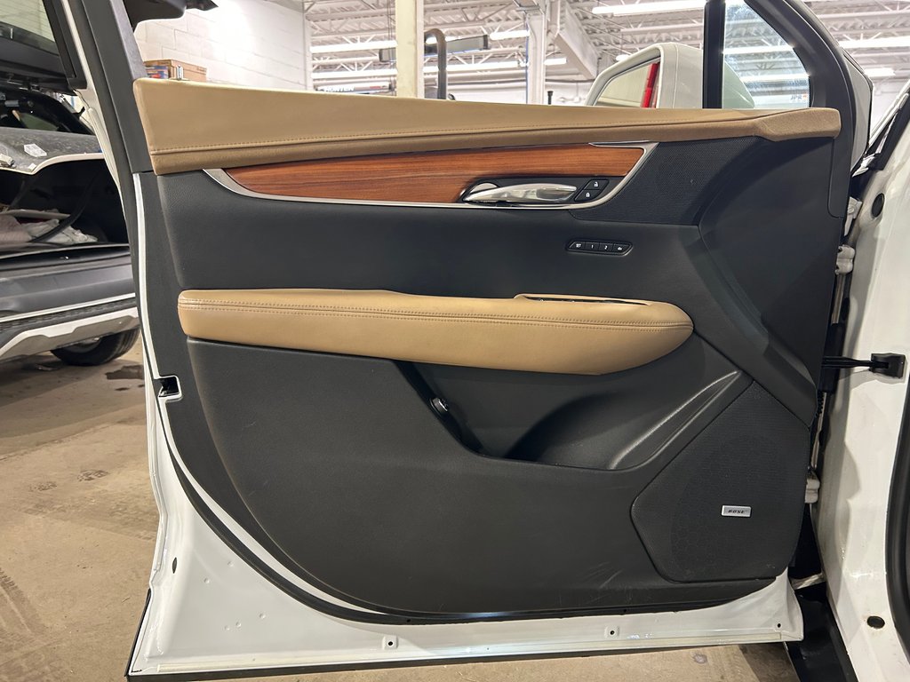 2017 Cadillac XT5 Platinum AWD, JAMAIS ACCIDENTÉ, GPS, CUIR, TOIT in Mirabel, Quebec - 8 - w1024h768px