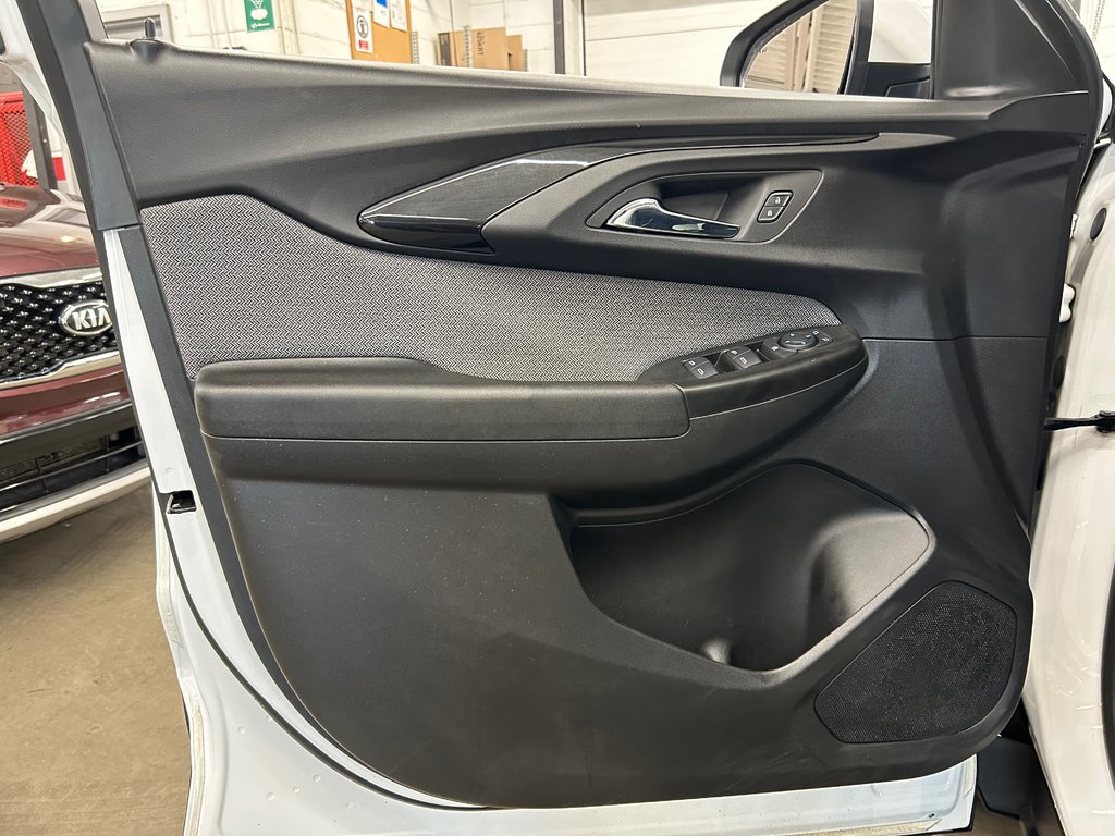 2021 Chevrolet Trailblazer LT, JAMAIS ACCIDENTÉ, AWD, HITCH, MAGS in Mirabel, Quebec - 8 - w1024h768px