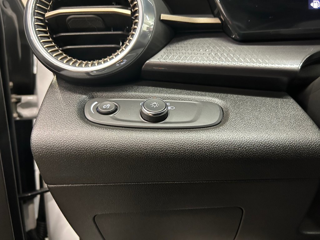 2025 Chevrolet Trax ACTIV, JAMAIS ACCIDENTÉ, 8 PNEUS, CUIR, MAGS in Mirabel, Quebec - 24 - w1024h768px