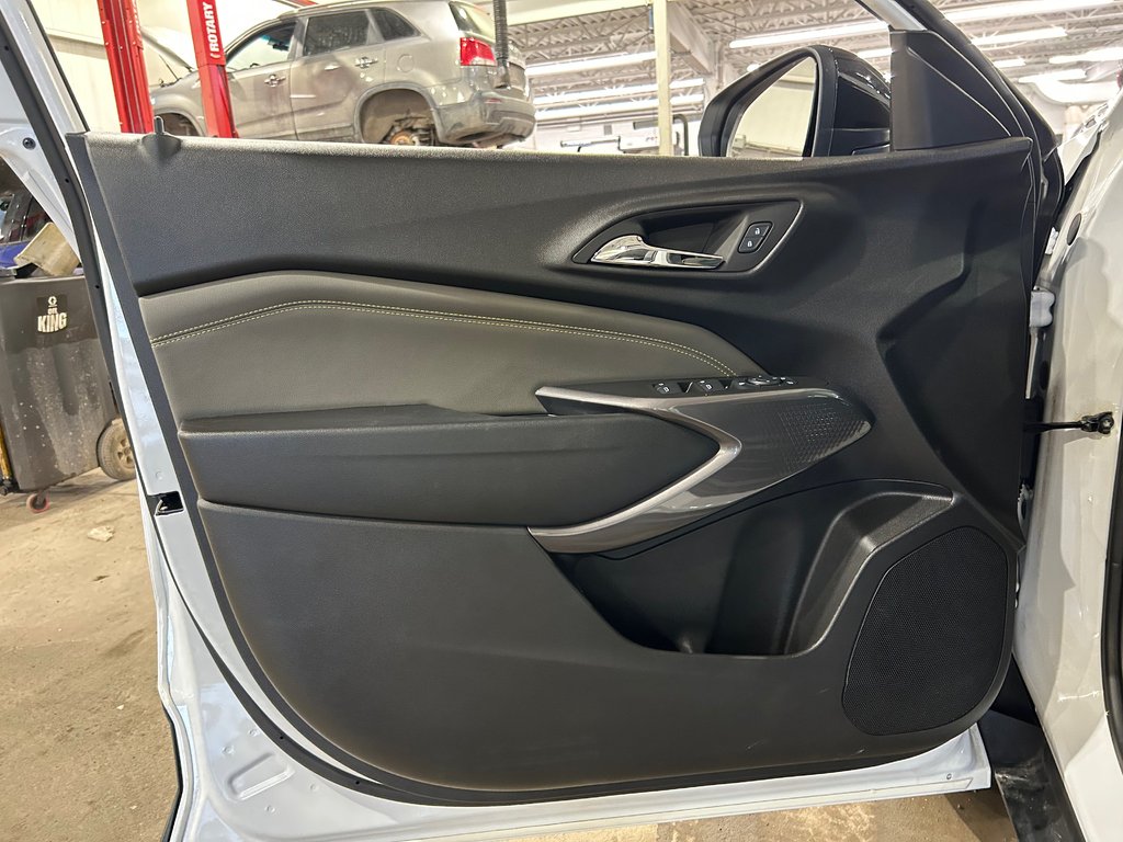 2025 Chevrolet Trax ACTIV, JAMAIS ACCIDENTÉ, 8 PNEUS, CUIR, MAGS in Mirabel, Quebec - 8 - w1024h768px