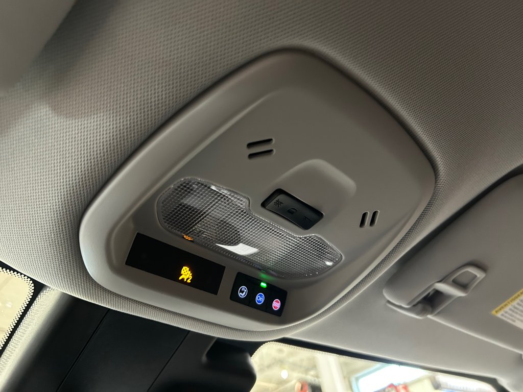 2025 Chevrolet Trax ACTIV, JAMAIS ACCIDENTÉ, 8 PNEUS, CUIR, MAGS in Mirabel, Quebec - 23 - w1024h768px