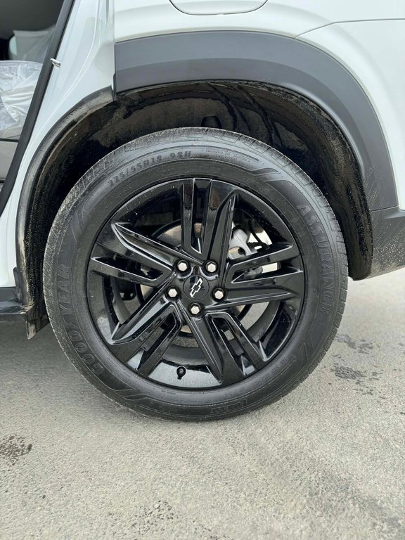 2025 Chevrolet Trax ACTIV, JAMAIS ACCIDENTÉ, 8 PNEUS, CUIR, MAGS in Mirabel, Quebec - 4 - w1024h768px