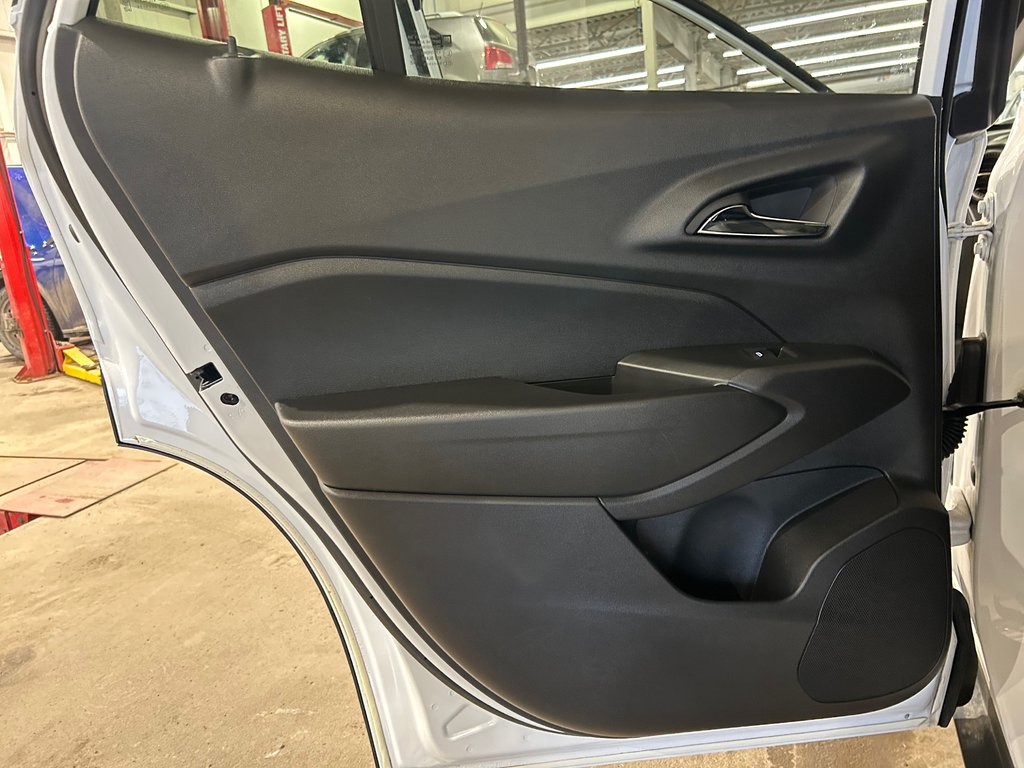 2025 Chevrolet Trax ACTIV, JAMAIS ACCIDENTÉ, 8 PNEUS, CUIR, MAGS in Mirabel, Quebec - 26 - w1024h768px