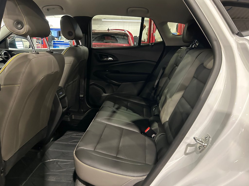 2025 Chevrolet Trax ACTIV, JAMAIS ACCIDENTÉ, 8 PNEUS, CUIR, MAGS in Mirabel, Quebec - 27 - w1024h768px
