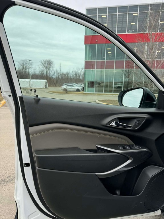 2025 Chevrolet Trax ACTIV, JAMAIS ACCIDENTÉ, 8 PNEUS, CUIR, MAGS in Mirabel, Quebec - 6 - w1024h768px