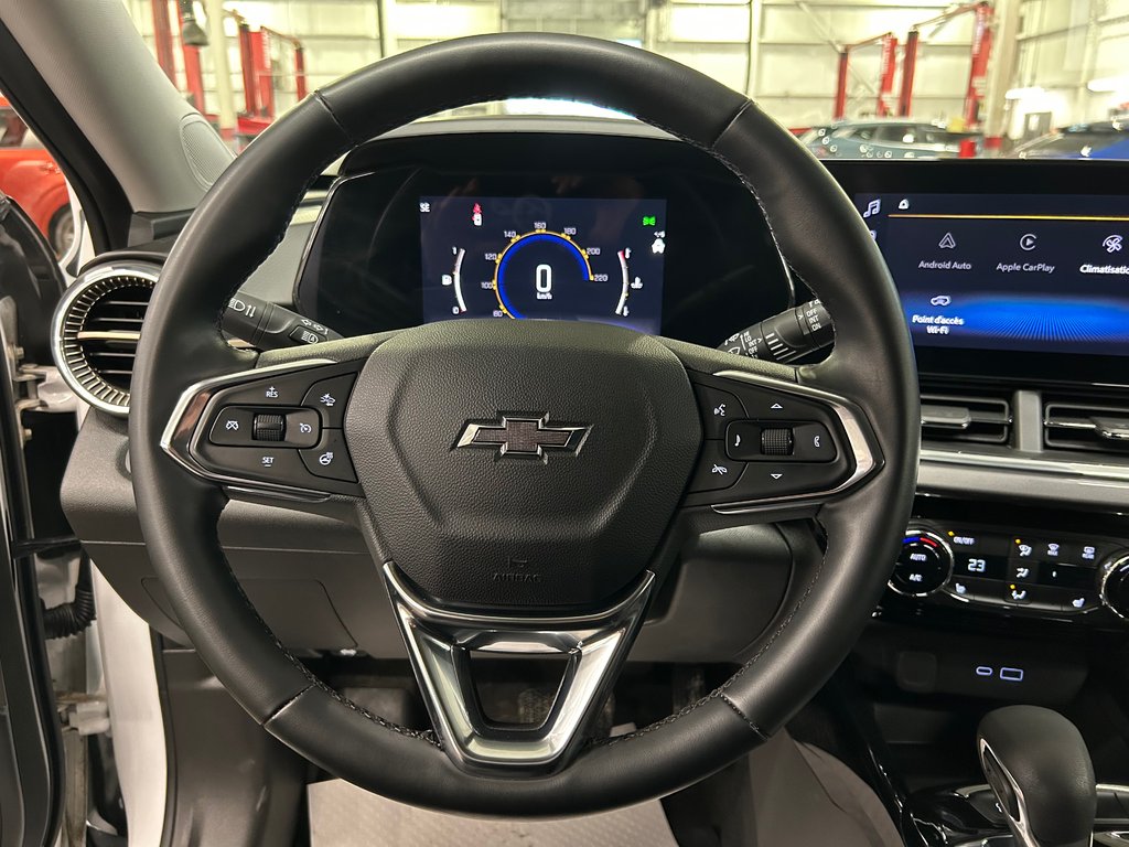2025 Chevrolet Trax ACTIV, JAMAIS ACCIDENTÉ, 8 PNEUS, CUIR, MAGS in Mirabel, Quebec - 11 - w1024h768px
