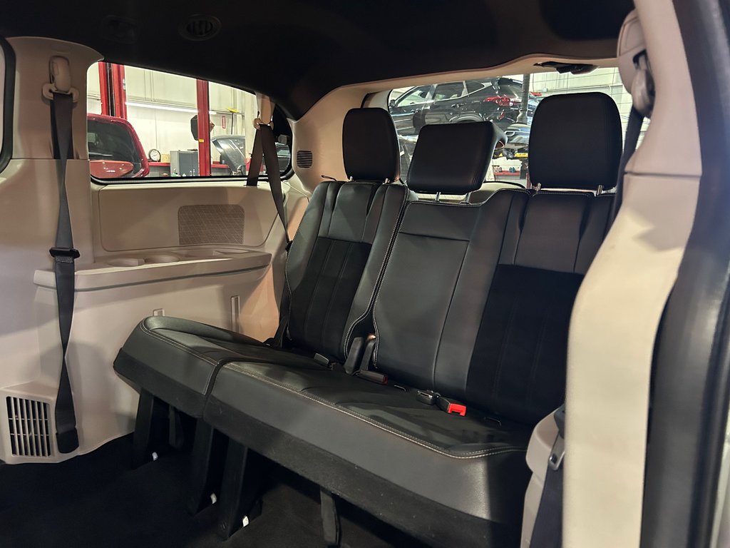 2016 Dodge Grand Caravan SXT Premium Plus, JAMAIS ACCIDENTÉ, DVD, CUIR in Mirabel, Quebec - 27 - w1024h768px