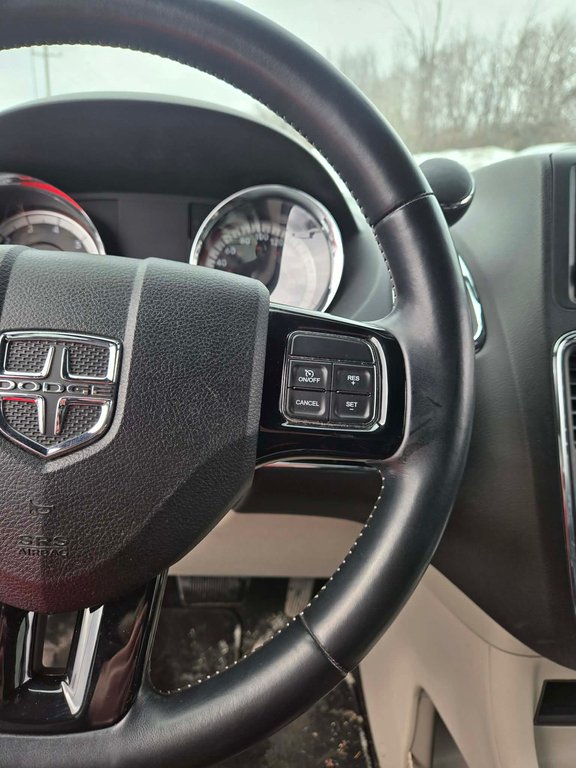 2016 Dodge Grand Caravan SXT Premium Plus, JAMAIS ACCIDENTÉ, DVD, CUIR in Mirabel, Quebec - 15 - w1024h768px