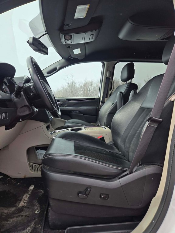2016 Dodge Grand Caravan SXT Premium Plus, JAMAIS ACCIDENTÉ, DVD, CUIR in Mirabel, Quebec - 9 - w1024h768px