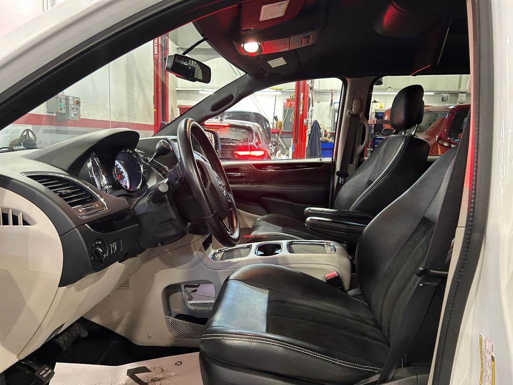 2016 Dodge Grand Caravan SXT Premium Plus, JAMAIS ACCIDENTÉ, DVD, CUIR in Mirabel, Quebec - 9 - w1024h768px