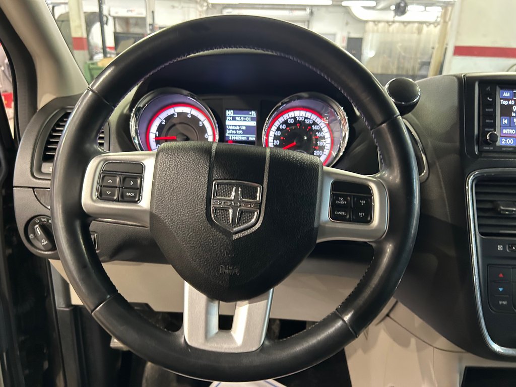 Dodge Grand Caravan Crew Plus, 8 PNEUS, SIÈGES CHAUFFANTS, MAGS 2018 à Mirabel, Québec - 11 - w1024h768px