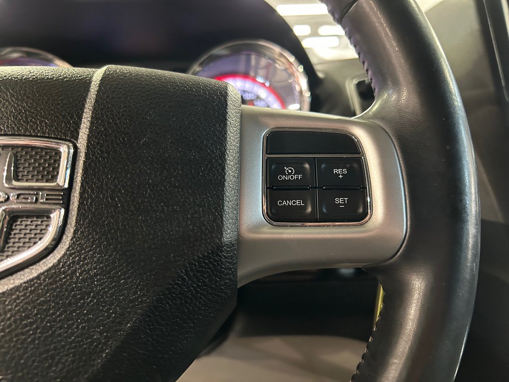 Dodge Grand Caravan Crew Plus, 8 PNEUS, SIÈGES CHAUFFANTS, MAGS 2018 à Mirabel, Québec - 16 - w1024h768px
