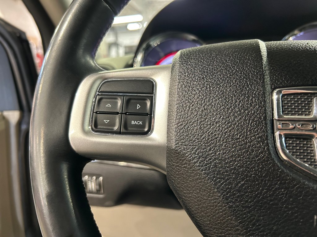 Dodge Grand Caravan Crew Plus, 8 PNEUS, SIÈGES CHAUFFANTS, MAGS 2018 à Mirabel, Québec - 15 - w1024h768px