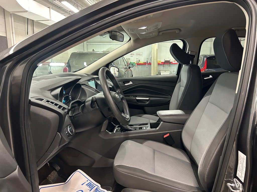2019 Ford Escape SE, JAMAIS ACCIDENTÉ, AWD, 8 PNEUS in Mirabel, Quebec - 9 - w1024h768px