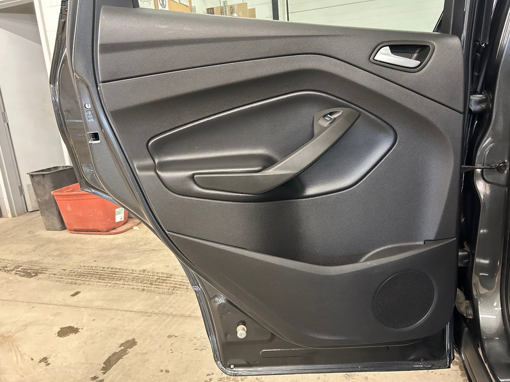 2019 Ford Escape SE, JAMAIS ACCIDENTÉ, AWD, 8 PNEUS in Mirabel, Quebec - 28 - w1024h768px