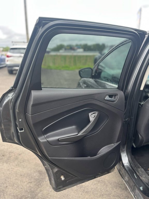 Ford Escape SE, JAMAIS ACCIDENTÉ, AWD, 8 PNEUS 2019 à Mirabel, Québec - 16 - w1024h768px