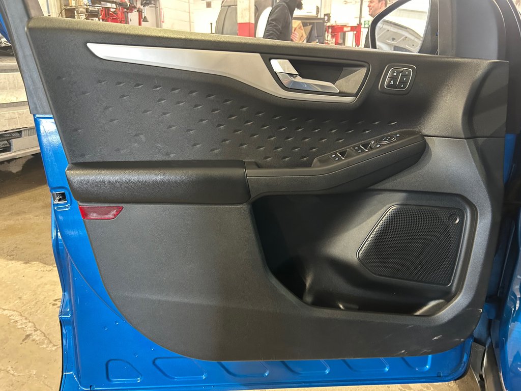 2020 Ford Escape SEL, CUIR SIÈGES CHAUFFANTS, VOLANT CHAUFFANT in Mirabel, Quebec - 8 - w1024h768px