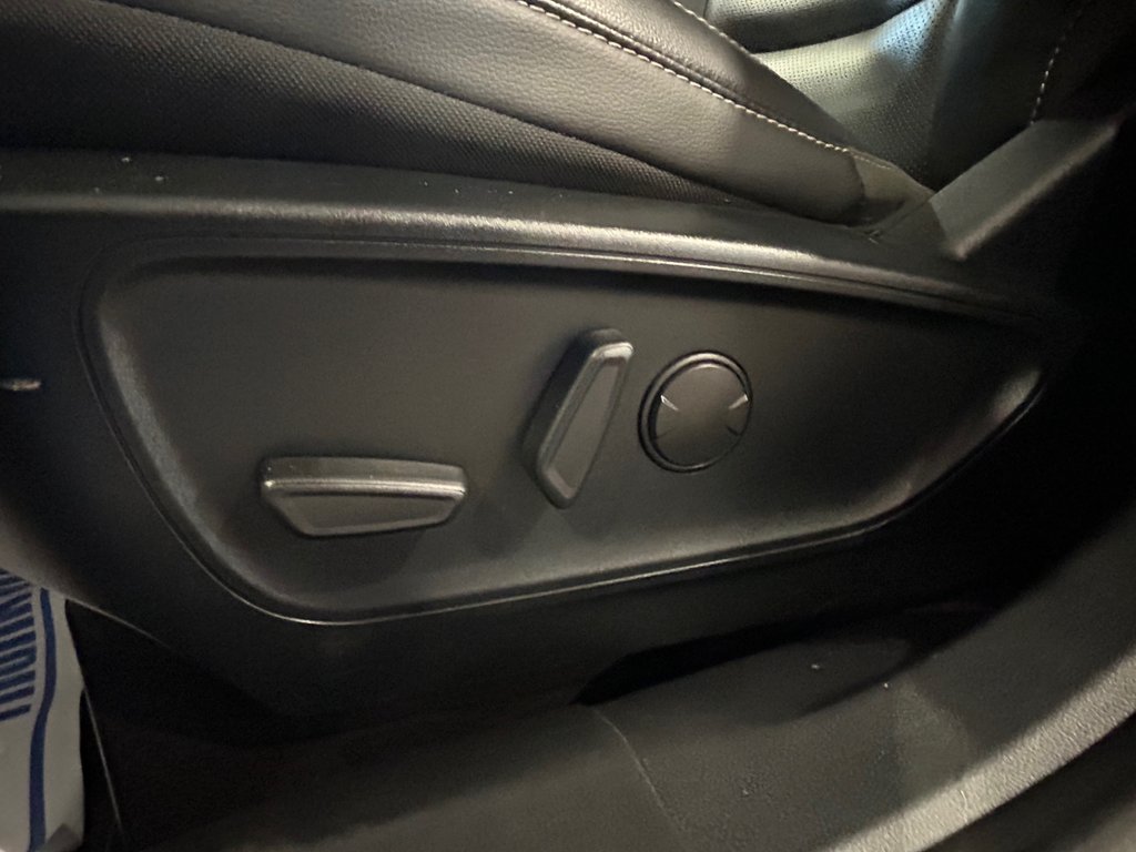 2020 Ford Escape SEL, CUIR SIÈGES CHAUFFANTS, VOLANT CHAUFFANT in Mirabel, Quebec - 11 - w1024h768px