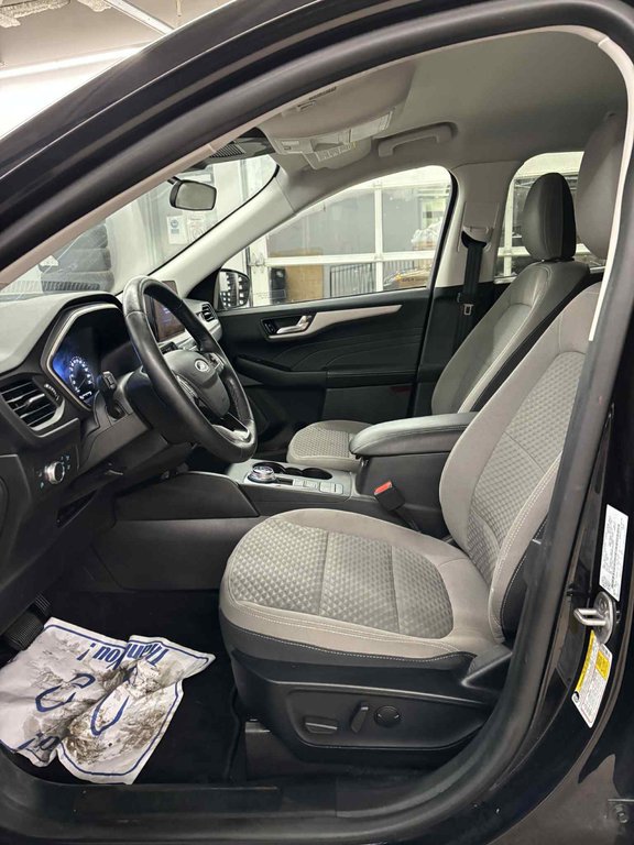 Ford Escape SE Hybrid, JAMAIS ACCIDENTÉ, PNEUS HIVERS, AWD 2021 à Mirabel, Québec - 8 - w1024h768px