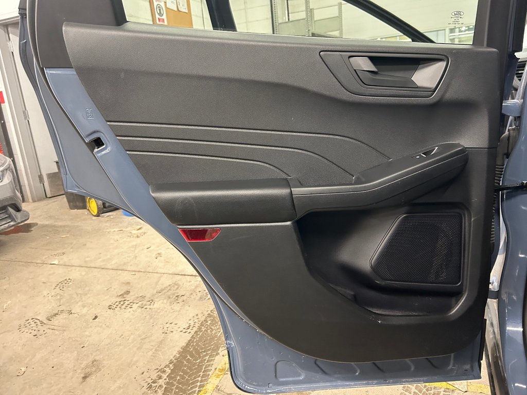 2024 Ford Escape Active, JAMAIS ACCIDENTÉ, 8 PNEUS, AWD in Mirabel, Quebec - 26 - w1024h768px