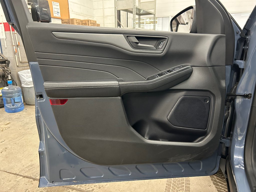 2024 Ford Escape Active, JAMAIS ACCIDENTÉ, 8 PNEUS, AWD in Mirabel, Quebec - 8 - w1024h768px