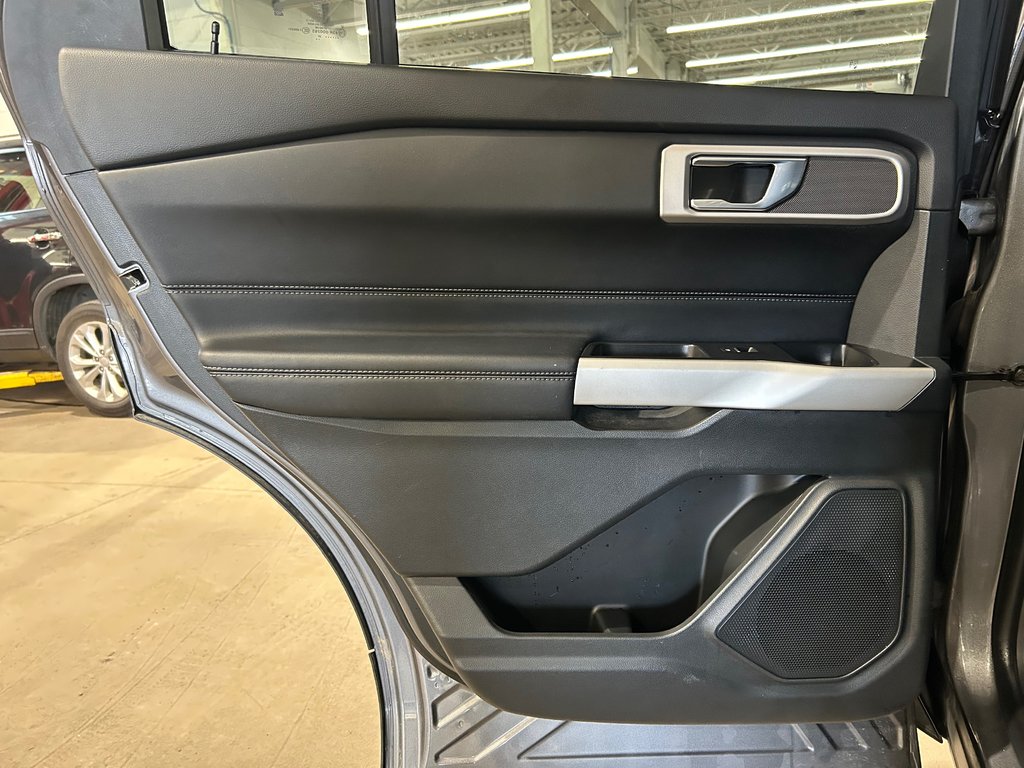 2021 Ford Explorer XLT, JAMAIS ACCIDENTÉ, 6 PASSAGERS, AWD, MAGS in Mirabel, Quebec - 28 - w1024h768px