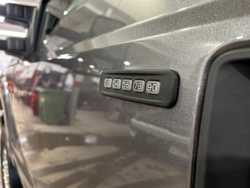 Ford Super Duty F-250 SRW XLT Crew Cab LWB 4WD, JAMAIS ACCIDENTÉ, V8 2014 à Mirabel, Québec - 17 - w1024h768px