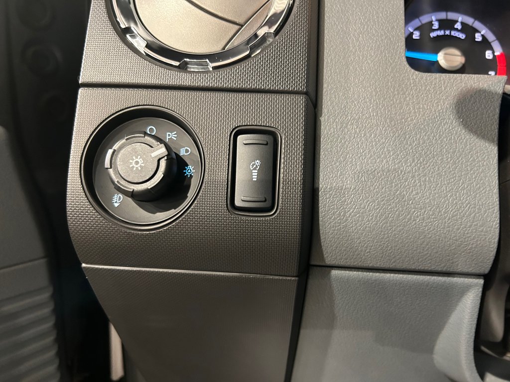Ford Super Duty F-250 SRW XLT Crew Cab LWB 4WD, JAMAIS ACCIDENTÉ, V8 2014 à Mirabel, Québec - 24 - w1024h768px