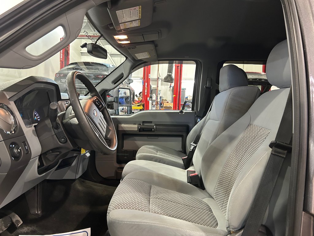 Ford Super Duty F-250 SRW XLT Crew Cab LWB 4WD, JAMAIS ACCIDENTÉ, V8 2014 à Mirabel, Québec - 10 - w1024h768px