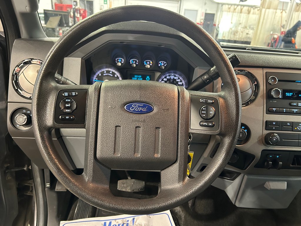 Ford Super Duty F-250 SRW XLT Crew Cab LWB 4WD, JAMAIS ACCIDENTÉ, V8 2014 à Mirabel, Québec - 12 - w1024h768px