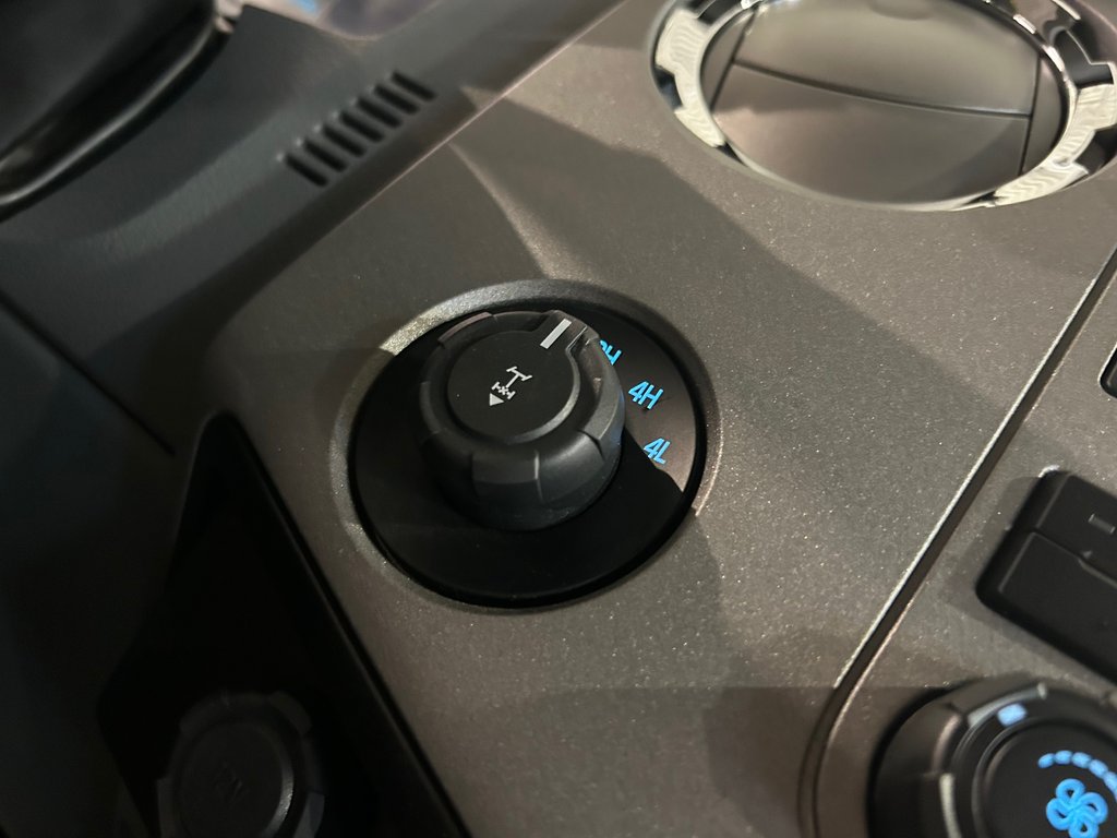 Ford Super Duty F-250 SRW XLT Crew Cab LWB 4WD, JAMAIS ACCIDENTÉ, V8 2014 à Mirabel, Québec - 25 - w1024h768px