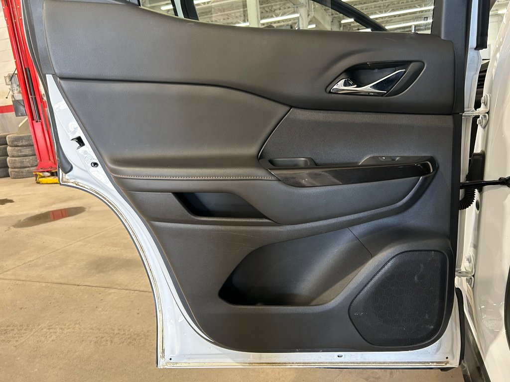 2023 GMC Acadia AT4, JAMAIS ACCIDENTÉ, 8 PNEUS, CUIR, TOIT in Mirabel, Quebec - 31 - w1024h768px