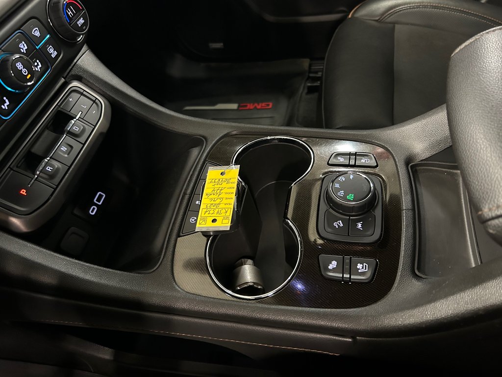 2023 GMC Acadia AT4, JAMAIS ACCIDENTÉ, 8 PNEUS, CUIR, TOIT in Mirabel, Quebec - 24 - w1024h768px